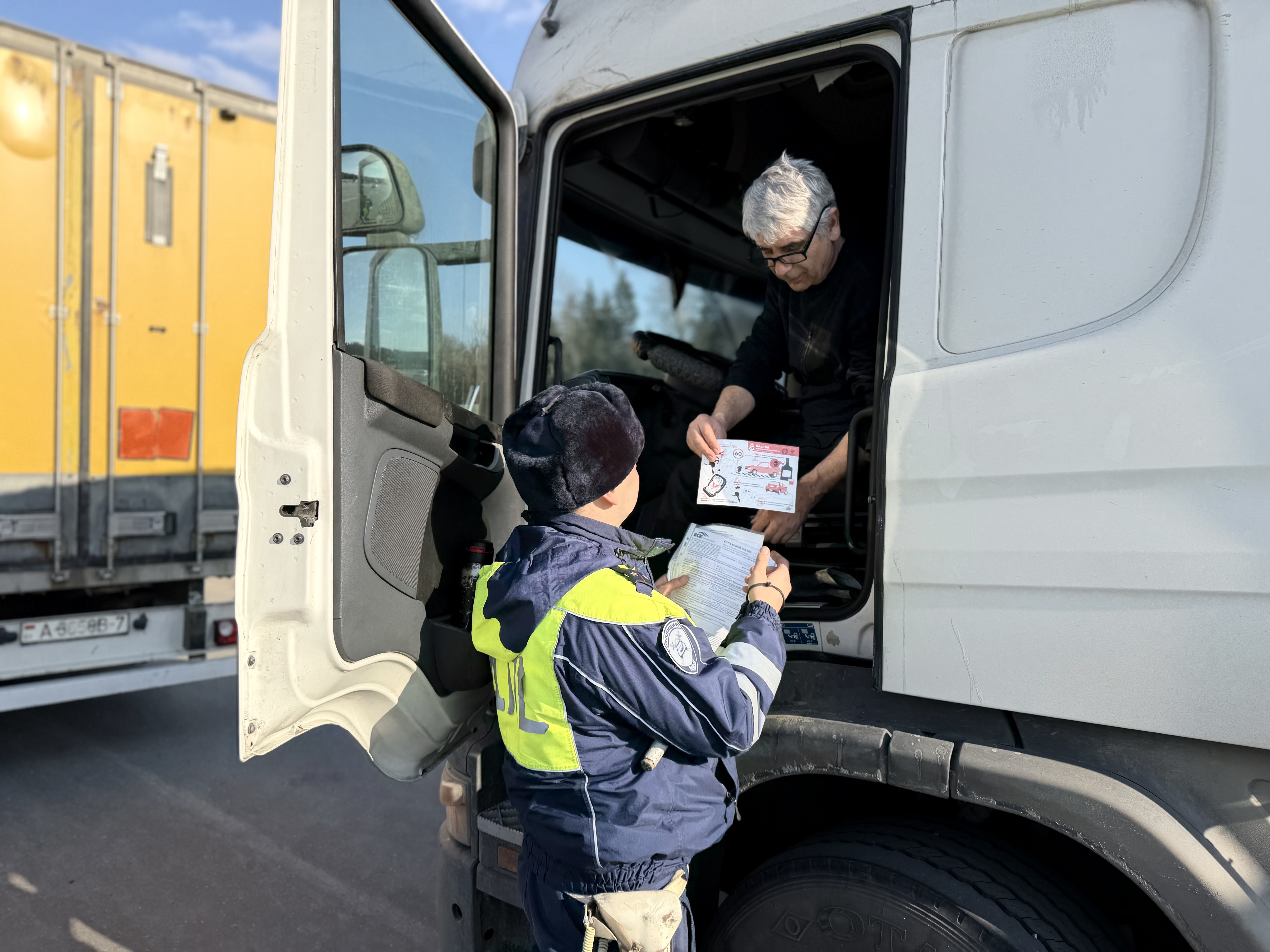 Автоинспекторы Одинцовского округа провели профилактические беседы с водителями грузовиков