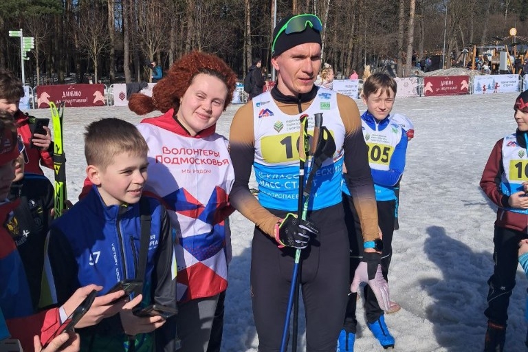 «Волонтёры Подмосковья» помогли провести лыжную гонку в Одинцово