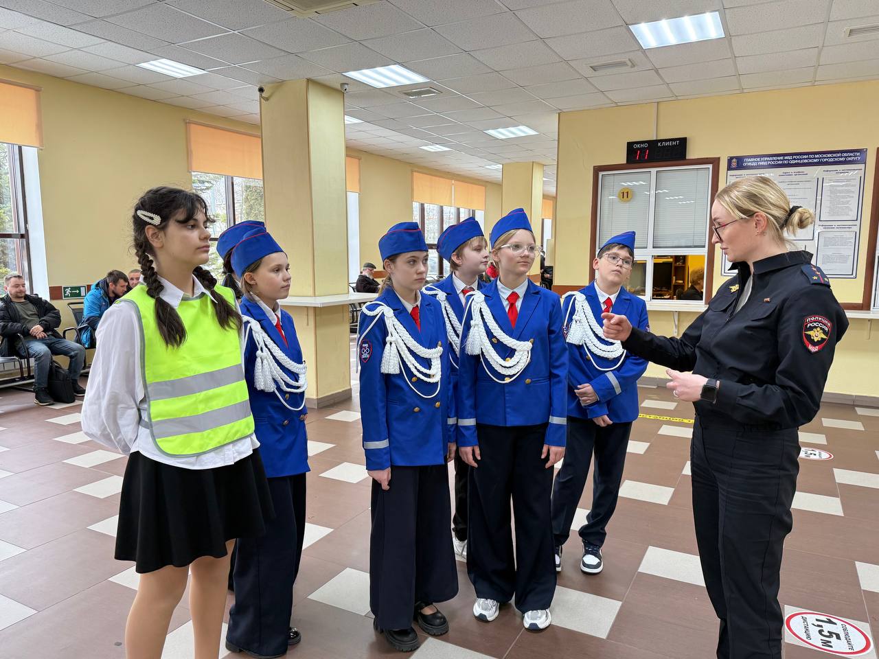 Сотрудники Одинцовской Госавтоинспекции провели экскурсию для отряда ЮИД Большевяземской гимназии