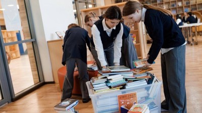 Школьники Одинцовского округа собрали свыше 1,7 тыс. книг для акции «Дарите книги с любовью»