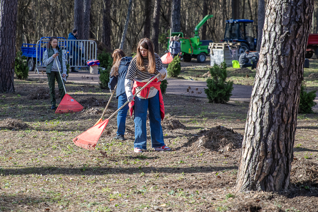 Первые субботники прошли 4 апреля