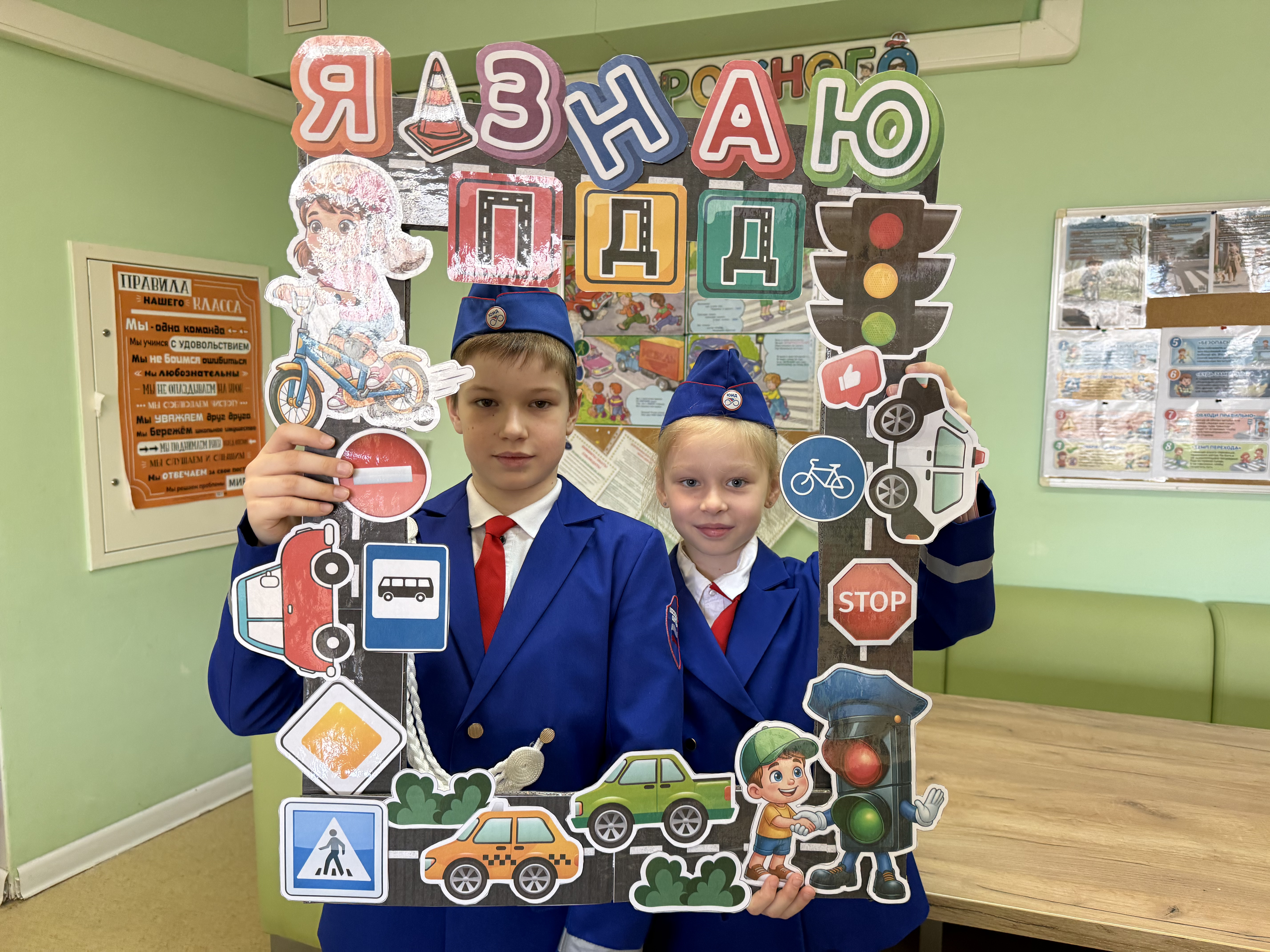 В Одинцово юные инспекторы напомнили школьникам о ПДД