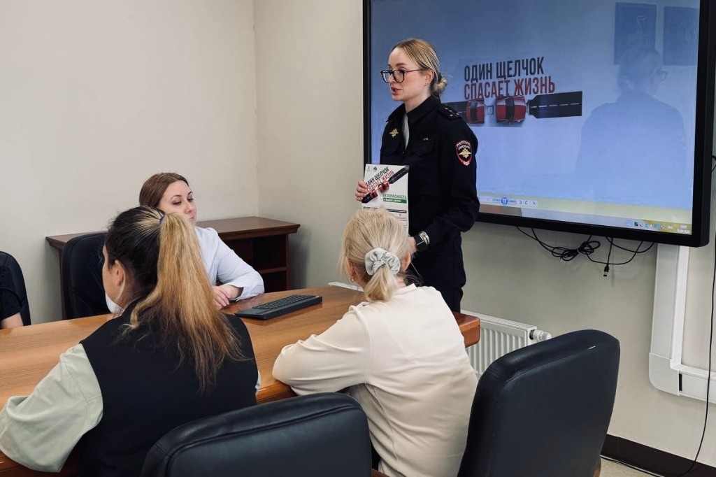 Сотрудники Одинцовской Госавтоинспекции провели правовой ликбез для работников МФЦ