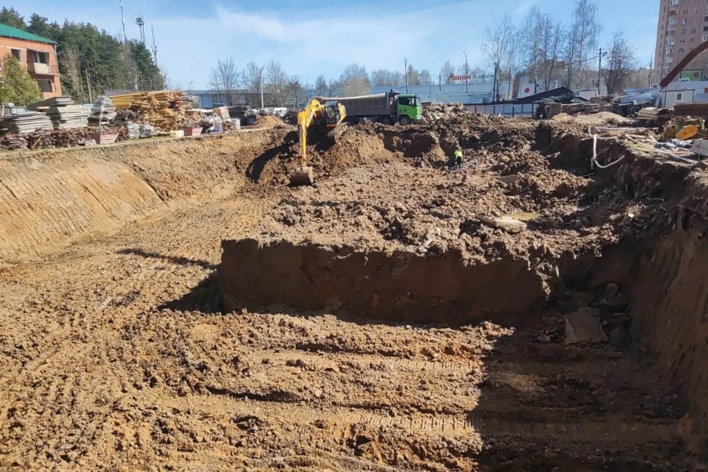Устройство котлована новой детской поликлиники началось в Одинцовском округе