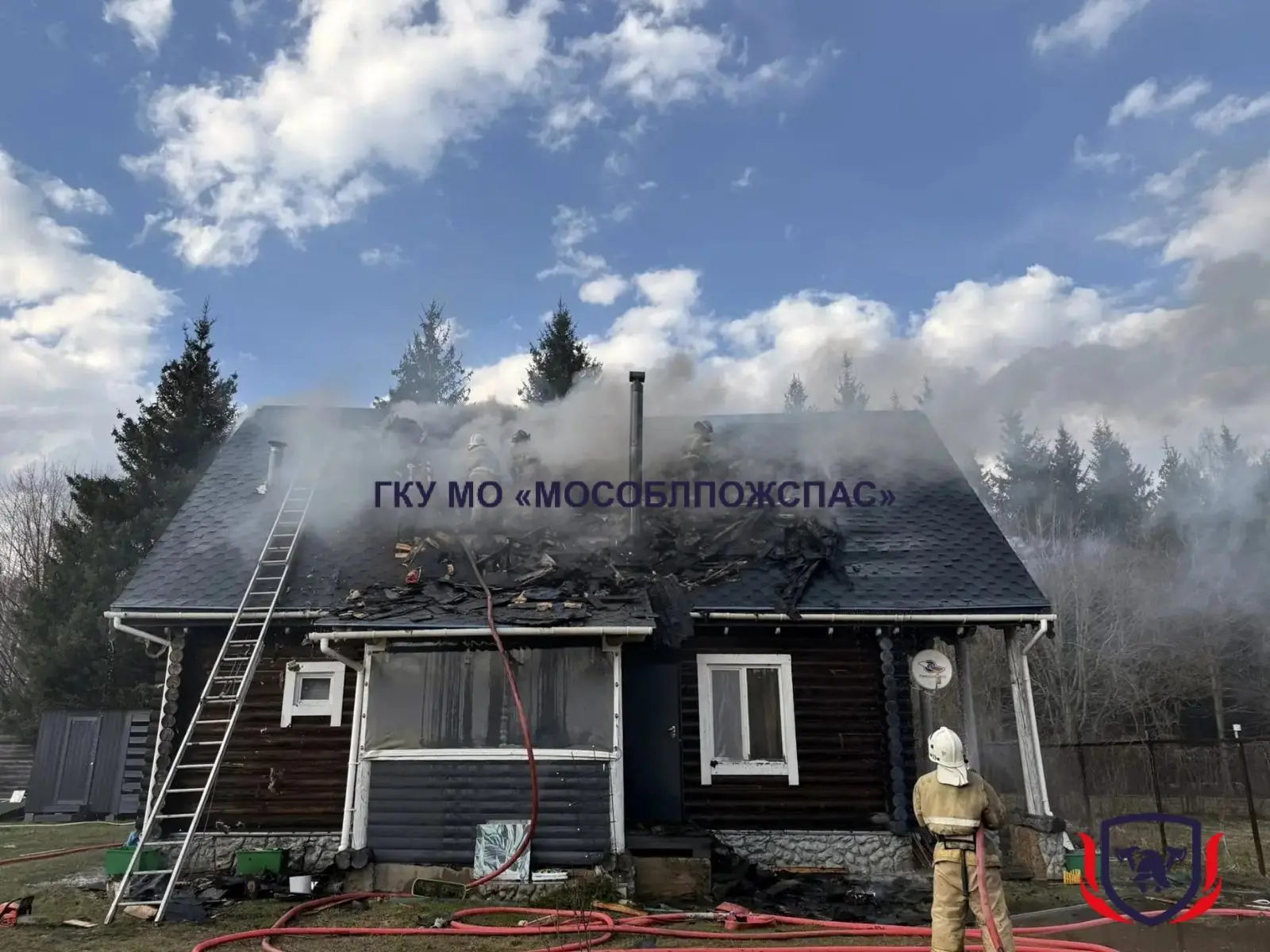 Пожарные потушили коттедж в Одинцовском округе