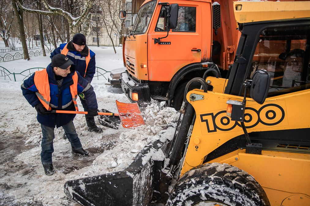 Последствия снегопада в Одинцовском округе ликвидируют около ста единиц техники и более 550 человек