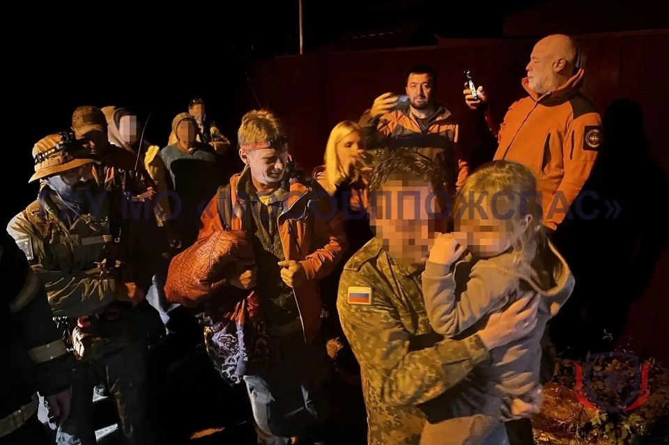В Одинцовском округе спасатели вывели из леса бабушку с внучкой