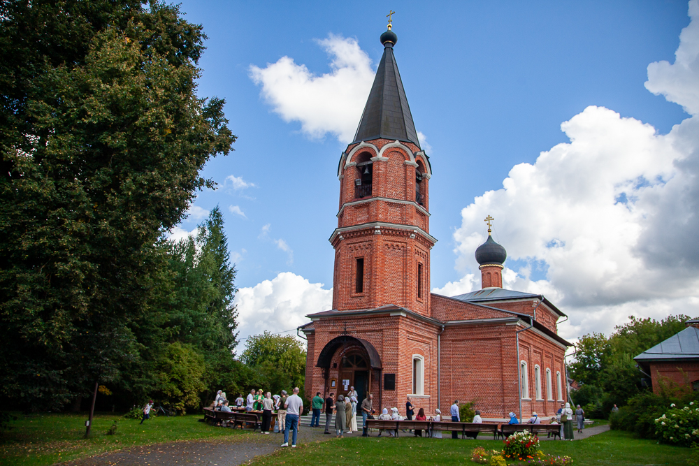 Пешее паломничество по Митрополичьей тропе в Аксиньино