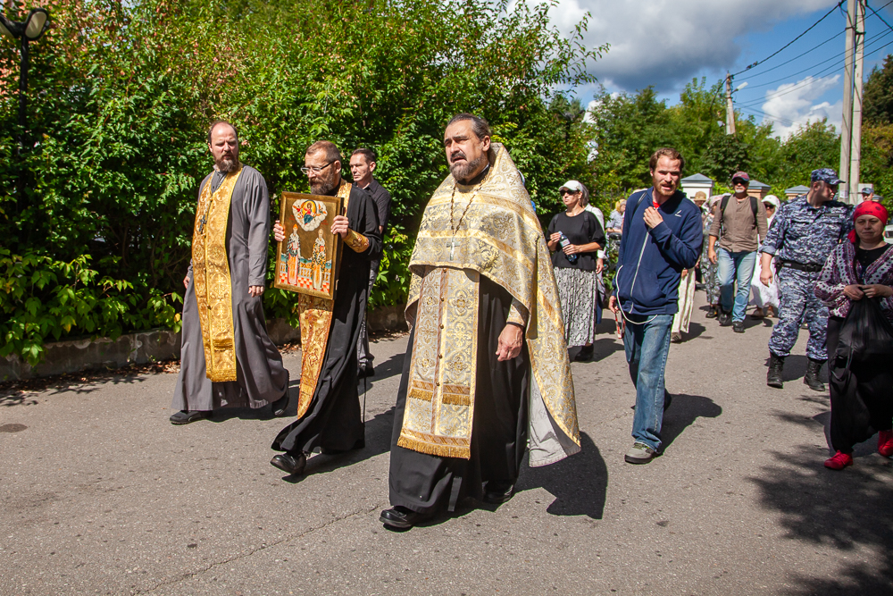 Пешее паломничество по Митрополичьей тропе в Аксиньино